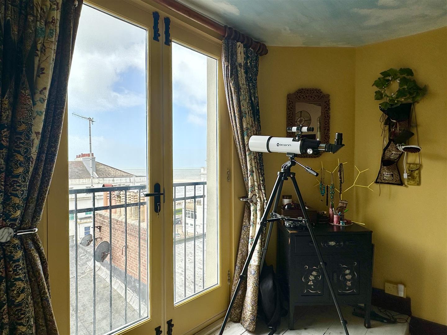 4 bed property in East Ascent, St. Leonards-On-Sea